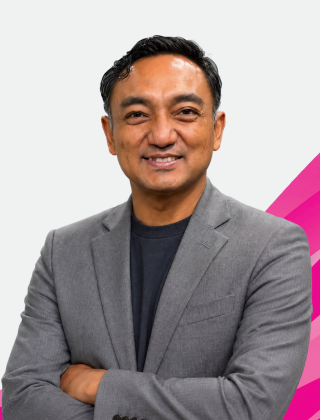 Zaiful Ariffin with background image